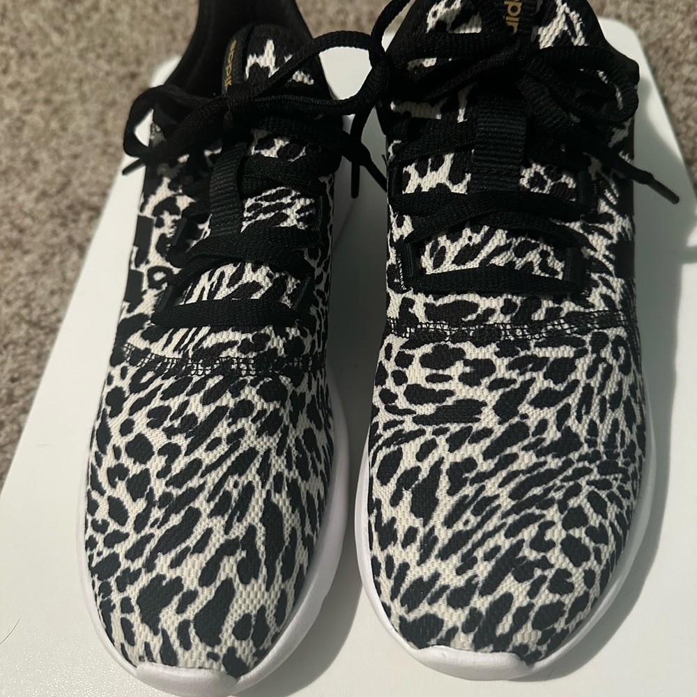 Like new Adidas cloud comfort